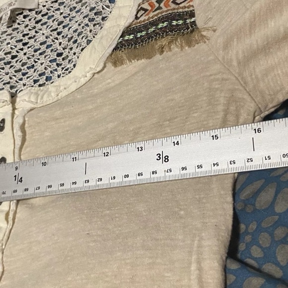 Miss Me Womens Long Sleeve Shirt XS Cream Lace Back Sequins Aztec Southwestern - Picture 8 of 11